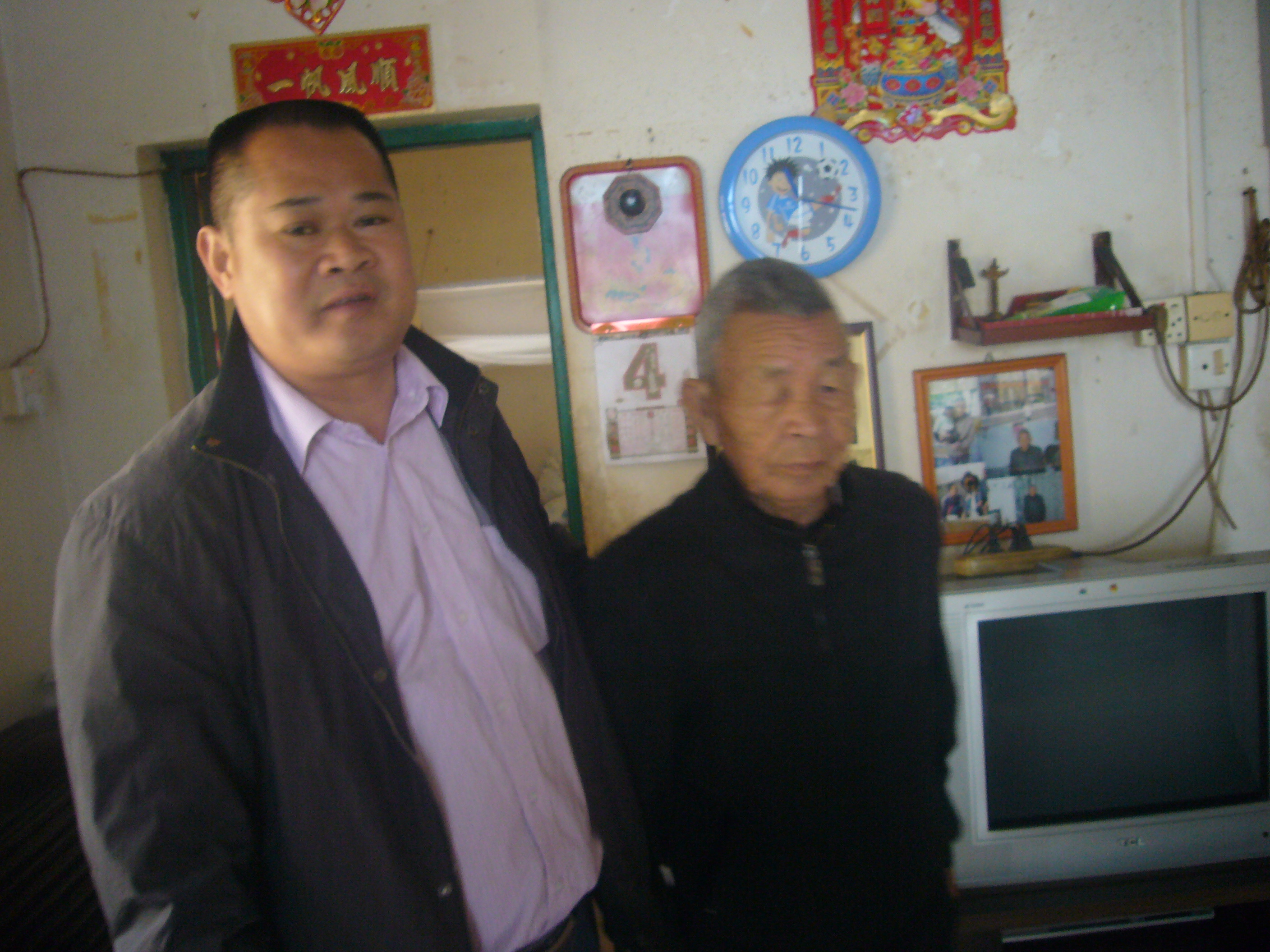 17張仲輝家庭（看望社區孤寡老人）.jpg